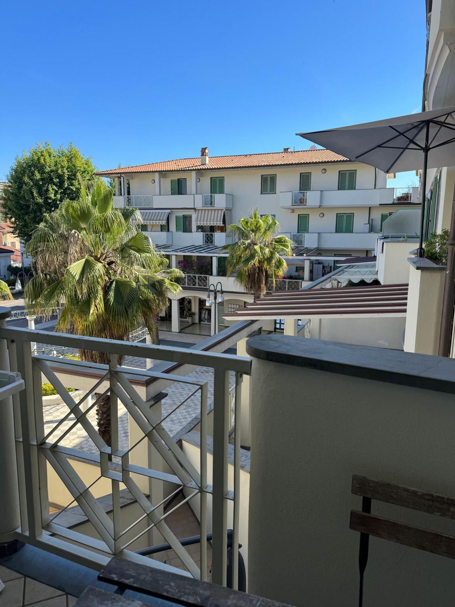 Cytrus Apartament Villa Marina di Massa Luaran gambar